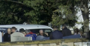 Βέροια: Θρήνος στην κηδεία του βρέφους που σκότωσε η μάνα του - Δεν άφησαν τον πατέρα να πλησιάσει