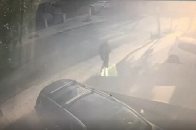 Έγκλημα στο Μοσχάτο: Βίντεο ντοκουμέντο με τη δράστιδα πριν την τραγωδία