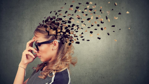 Νόσος Αλτσχάιμερ: To σημείο του σώματος που προειδοποιεί πριν χάσουμε το μυαλό μας