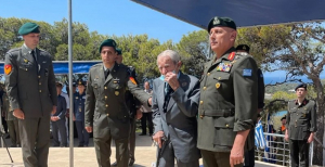 Πέθανε ο θρύλος των Ειδικών Δυνάμεων, Κων/νος Κόρκας αφού κατέθεσε στεφάνι στο Μνημείο των ΛΟΚ