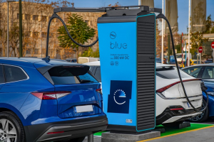 ΔΕΗ blue: Ευρωπαϊκή χρηματοδότηση για εγκατάσταση σημείων ταχυφόρτισης