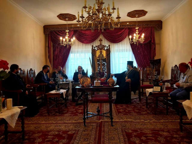 Κ. Καραμανλής στον Μητροπολίτη Λευκάδος: «Ήρθαμε για να ανακοινώσουμε την υποθαλάσσια ζεύξη»