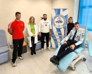 Οι αστυνομικοί της Λευκάδας γιορτάζουν προσφέροντας ζωή