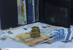 «Ταφόπλακα» στο παράθυρο για έκτακτη επιταγή ακρίβειας για το Πάσχα
