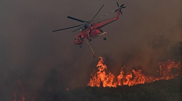 Φωτιές: Μεγάλη κινητοποίηση της Πυροσβεστικής σε Κάρυστο και Έβρο, αναζωπυρώσεις στη Σάμο