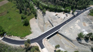 Μία βόλτα στην Ελλάδα: Ολοκληρώθηκε η κατασκευή νέας σύγχρονης γέφυρας στην Εύβοια