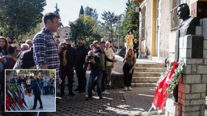 ΣΥΡΙΖΑ: Στεφάνι από τον Κασσελάκη στα ΕΑΤ-ΕΣΑ μετά το «άδειασμα» της Νεολαίας που πήγε στο Πολυτεχνείο
