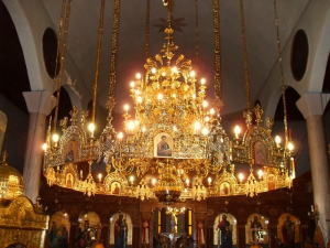 H ενεργειακή κρίση χαμηλώνει τα φώτα στις εκκλησίες