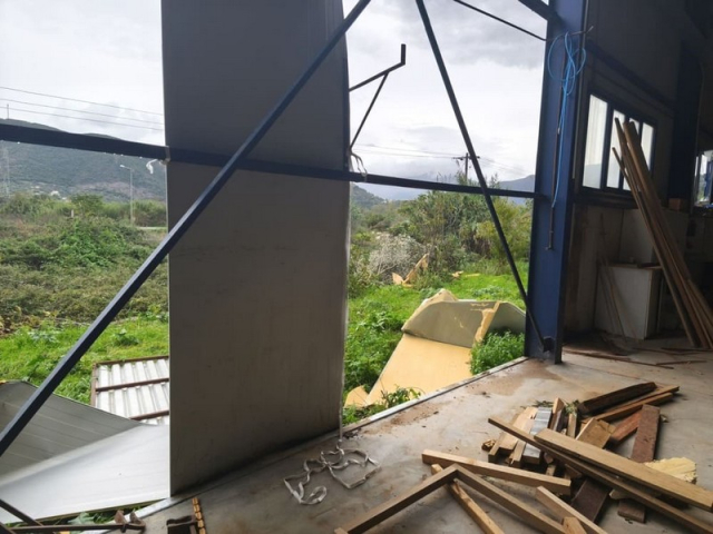 Ανεμοστρόβιλος «σάρωσε» εργοστάσιο στον Παραπόταμο Θεσπρωτίας