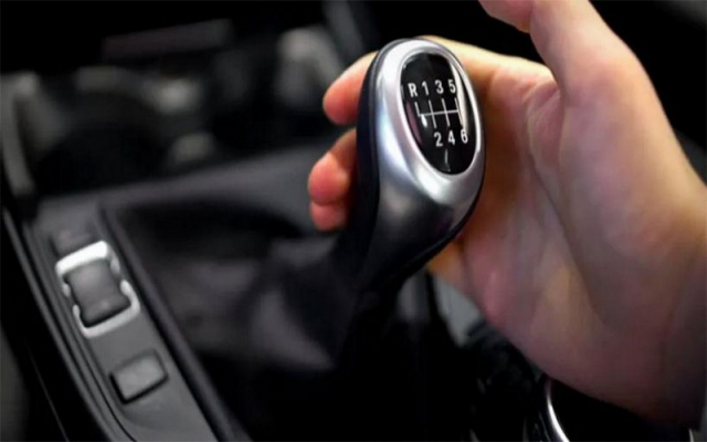 Έρχεται νέο δίπλωμα για χειροκίνητο κιβώτιο;