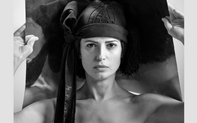 Η θεατρική παράσταση «Σέρρα - Η ψυχή του Πόντου» ανεβαίνει στο Κάστρο της Βόνιτσας σε ερμηνεία της Χρύσας Παπά