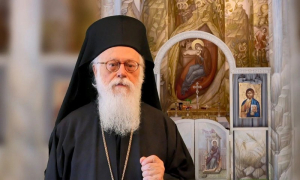 Ο Αρχιεπίσκοπος Αλβανίας Αναστάσιος μεταφέρεται εκτάκτως στην Αθήνα για νοσηλεία