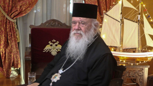 Ιερώνυμος για ομόφυλα ζευγάρια: Με ενοχλεί η τεκνοθεσία, όχι η συμβίωση