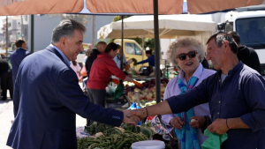Στη Λαϊκή Αγορά Λευκάδας ο Θανάσης Καββαδάς