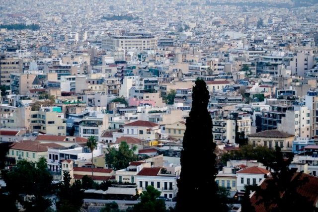 Στον «πάγο» για ένα χρόνο τα κυμαινόμενα επιτόκια στα στεγαστικά δάνεια