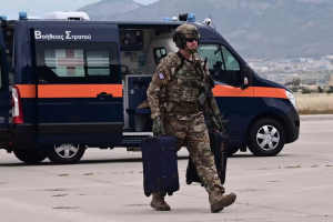 «Κόκκινος συναγερμός» σε ΕΥΠ και Αντιτρομοκρατική – Φύλαξη στόχων και αυξημένοι έλεγχοι στα αεροδρόμια