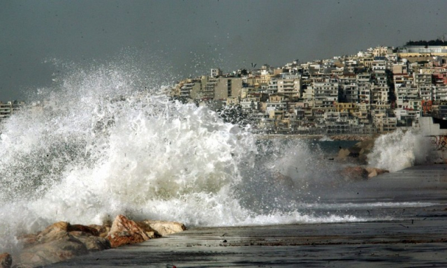 Στη δίνη των ισχυρών ανέμων η χώρα - «Κόκκινος» συναγερμός για 12 περιοχές