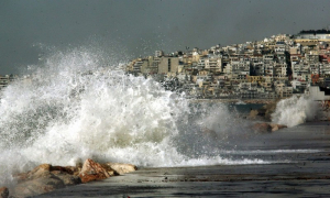 Στη δίνη των ισχυρών ανέμων η χώρα - «Κόκκινος» συναγερμός για 12 περιοχές