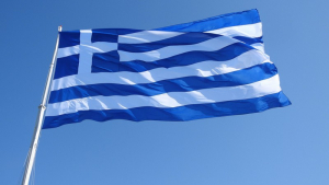 Θράκη: Ανέβασε την ελληνική σημαία και δέχτηκε επίθεση από τους συγχωριανούς της