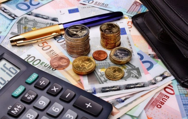 Φοροαφαίμαξη για μισθωτούς και συνταξιούχους!