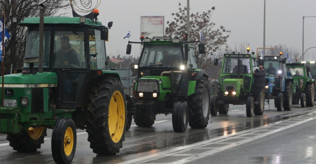 Αγρότες: Συνεχίζουν με νέα μπλόκα, στόχος έως την Κυριακή να έχουν 30 σε εθνικές οδούς