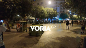 ΑΠΘ: Χημικά από τα ΜΑΤ την ώρα της συναυλίας του Θ.Παπακωνσταντίνου