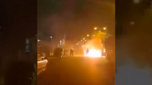 Ρέντης: Δολοφονική επίθεση εναντίον 31χρονου αστυνομικού, του έριξαν με ευθεία βολή τη φωτοβολίδα - Δίνει μάχη στη ΜΕΘ