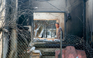 Πυρκαγιά στο Μάτι: «Ζούμε το θέατρο του παραλόγου»