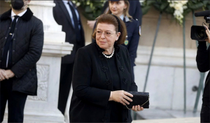 Πρωτοφανείς αποδοκιμασίες για Μενδώνη και Πικραμμένο στην κηδεία του τέως βασιλιά!