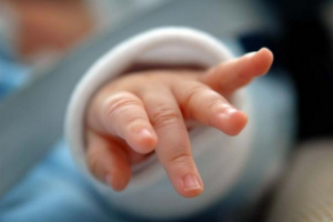 Δήλωσε τη γέννηση του εγγονού του μέρες μετά για να πάρει το επίδομα των 2000 ευρώ