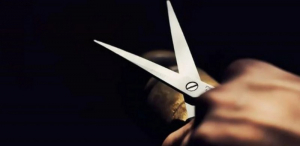 Απίστευτη επίθεση με ψαλίδι στον Βόλο σε σύζυγο και γιο!