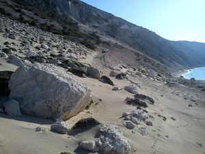 Λευκάδα: Σήκωσαν ελικόπτερο για διάσωση γιατί δεν υπάρχει δρόμος από τον σεισμό του 2015