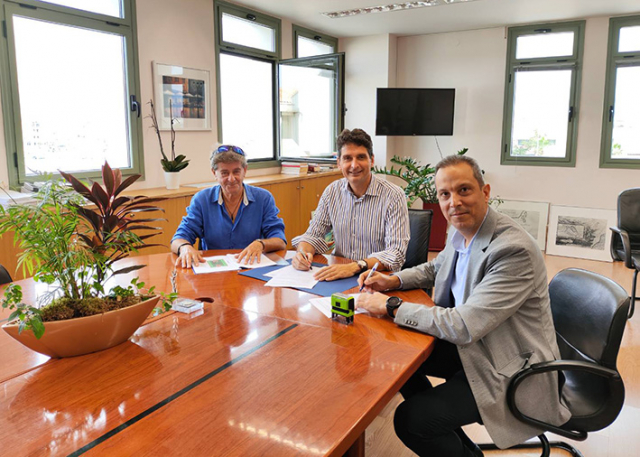 Φρεσκάρισμα στις αθλητικές εγκαταστάσεις Καρυωτών και Βλυχού