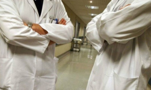 Αντιδράσεις από την Επαγγελματική Ένωση Παθολόγων σχετικά με τον προσωπικό γιατρό