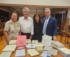 Η Εταιρεία Λευκαδικών Μελετών εμπλουτίζει την βιβλιοθήκη της Βουλής με σπάνιες εκδόσεις