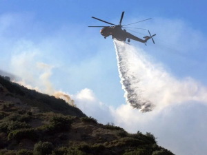 Φωτιά στην Κεφαλονιά - Στη μάχη και εναέρια μέσα