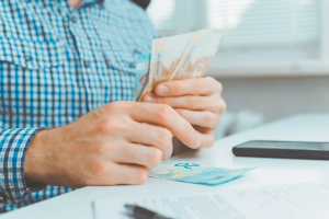 Δύο έκτακτες ενισχύσεις για χιλιάδες συνταξιούχους μέσα στον Μάρτιο