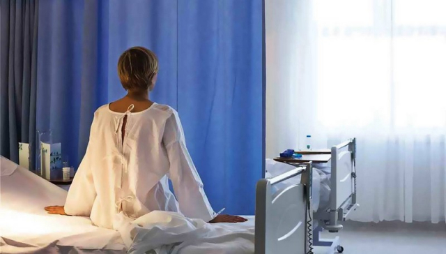 Καταγγελία σοκ: «Με εξευτέλισαν μέσα στο νοσοκομείο» - Τι λέει γυναίκα ασθενής