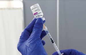 Η εμβολιαστική τυραννία που… αποσύρεται βουβά