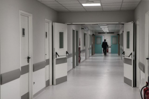 Λαμία: «Θα σας σκοτώσω όλους» φώναζε ο αστυνομικός που χτύπησε ανελέητα τις νοσηλεύτριες