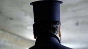 Ιερέας κάλεσε πιστούς για προσκύνημα σε μοναστήρι και τους πήγε… στα μπουζούκια