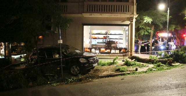 Κολωνάκι: Το ξεχασμένο χειρόφρενο της Mercedes που παρέσυρε τους πεζούς - 11 τραυματίες, ο ένας σοβαρά