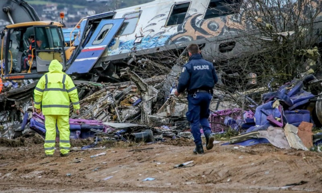 Τέμπη: Αυτά είναι τα ολέθρια λάθη που έκαναν οι σταθμάρχες - Τα νέα στοιχεία για τη φωτιά