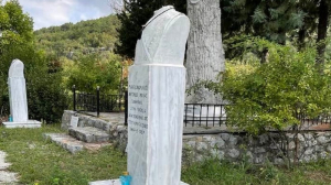 Έδεσσα: «Αποκεφάλισαν» μνημεία Μακεδονομάχων σε πάρκα της πόλης