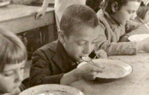 Ο αδερφός μου έτρωγε το στήθος και τα πόδια