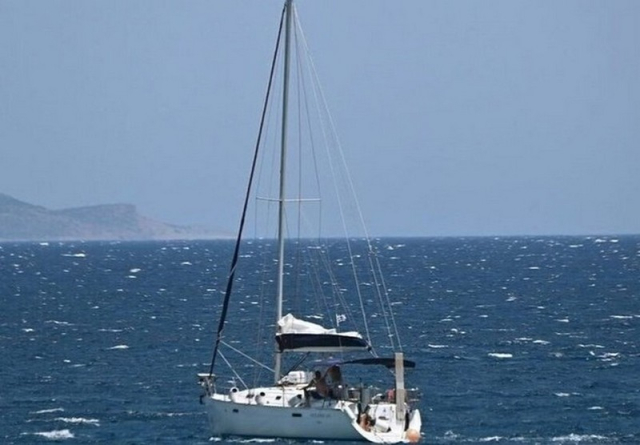 47χρονος έπεσε στη θάλασσα και τον περισυνέλλεξε ιστιοφόρο