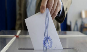 Τι βλέπουν οι στοιχηματικές στη μάχη των εκλογών!