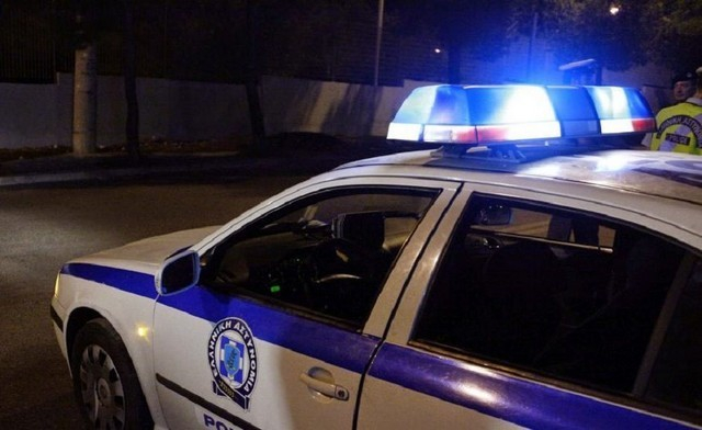 Σοβαρό επεισόδιο στη Βόνιτσα: Παρέσυρε και τραυμάτισε αστυνομικό με φορτηγό