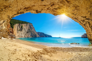 Condé Nast Traveller: Λευκάδα - Το νησί με τις υπέροχες παραλίες που πρέπει να επισκεφθείτε οπωσδήποτε