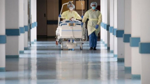 Κύπρος: Εικόνα ντροπής σε κρατικό νοσοκομείο - Ηλικιωμένη έχει αφεθεί γυμνή πάνω στο κρεβάτι